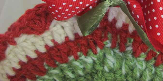 large image of art item: decor &ndash; crochet red white green