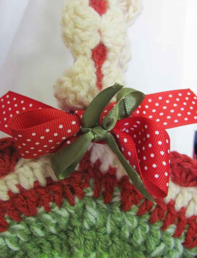 large image of art item: decor &ndash; crochet red white green