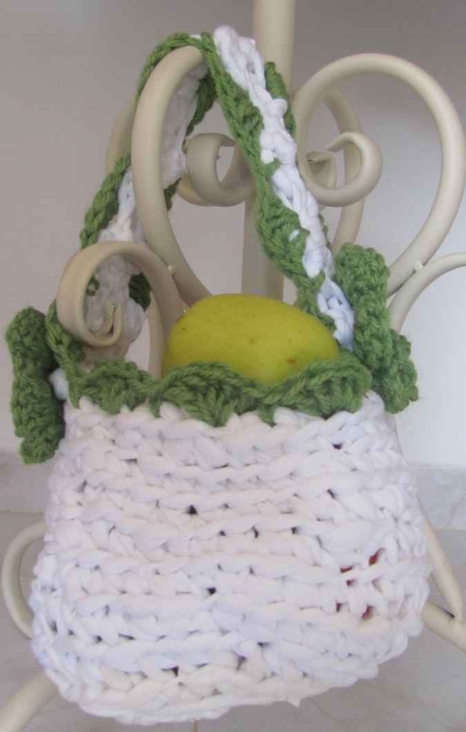 large image of art item: decor &ndash; crochet white green