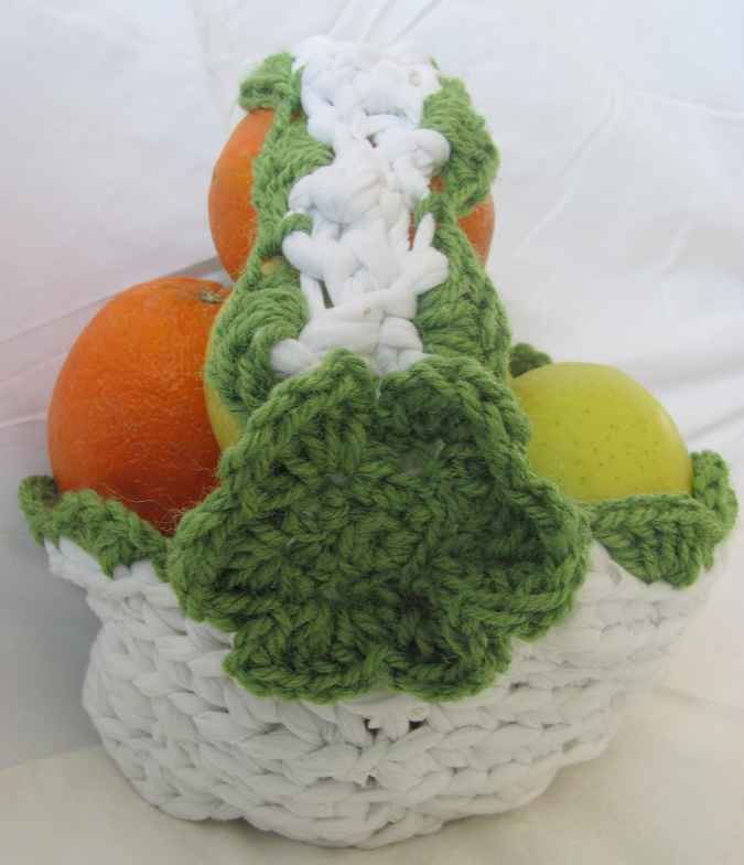 large image of art item: decor &ndash; crochet white green