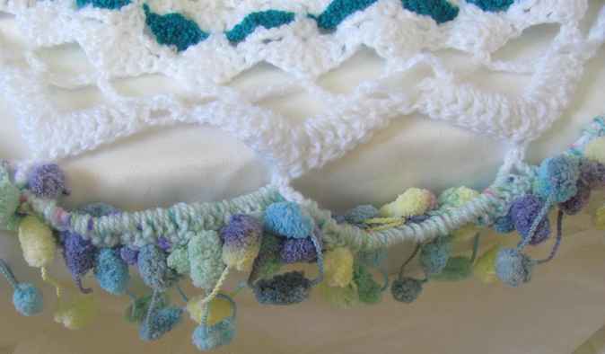 large image of art item: decor &ndash; round crocheted baby blanket 