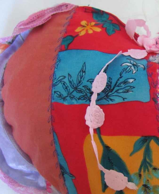 large image of art item: decor &ndash; heart quilt pink rose ribbon