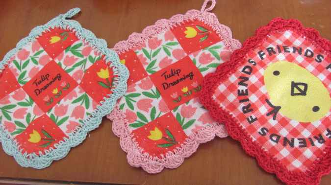 large image of art item: decor &ndash; coasters red checkered