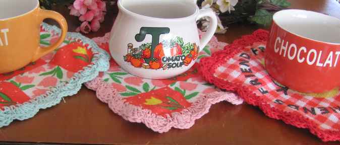 large image of art item: decor &ndash; coasters red checkered