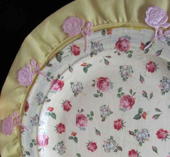 large image of art item: decor &ndash; plate yellow roses