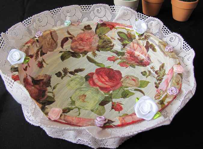 large image of art item: decor &ndash; plate lace white red roses
