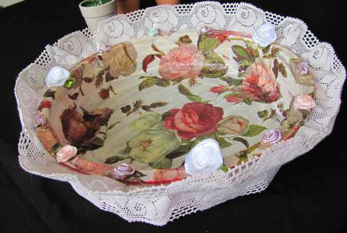 large image of art item: decor &ndash; plate lace white red roses