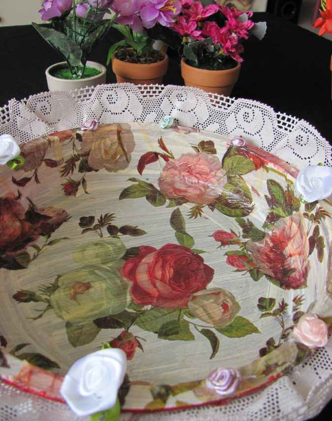 large image of art item: decor &ndash; plate lace white red roses