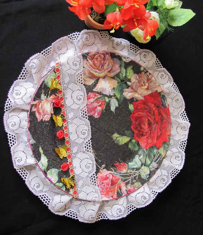 large image of art item: decor &ndash; plate black rose red