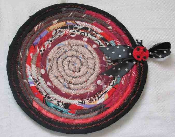 large image of art item: decor &ndash; potholder black crimson cream