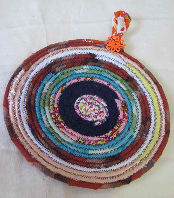 large image of art item: decor &ndash; potholder flower orange red white blue