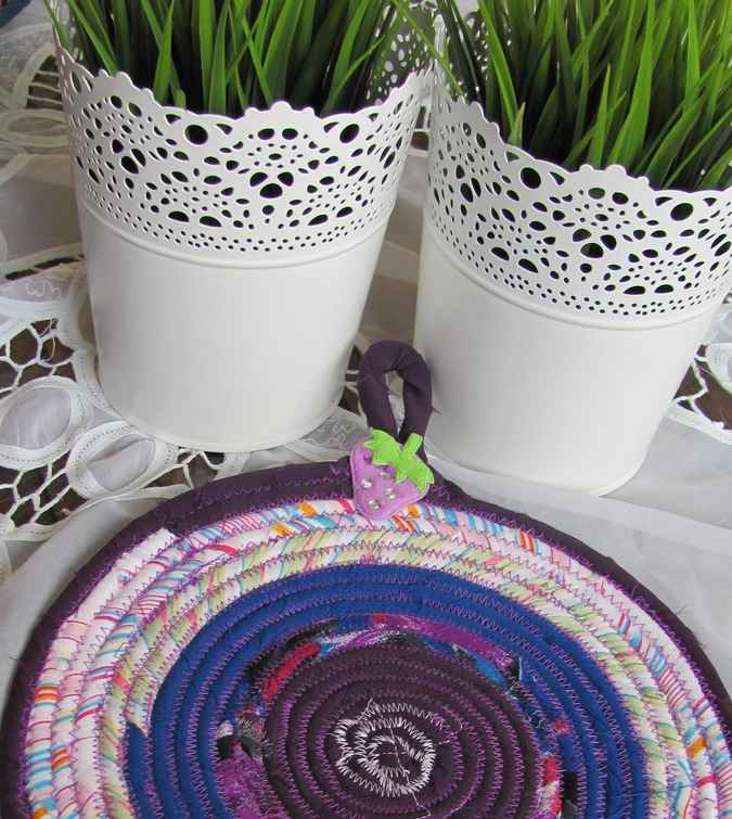 large image of art item: decor &ndash; potholder strawberry purple pink