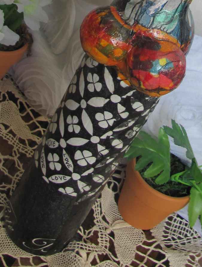 large image of art item: decor &ndash; flask black white sphere