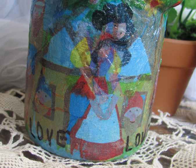 large image of art item: decor &ndash; flask red necktie