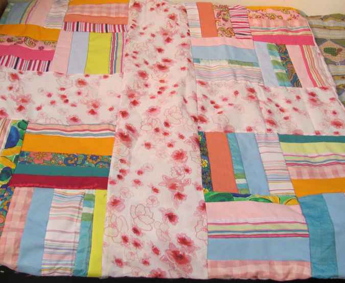 large image of art item: decor &ndash; pink quilt blanket