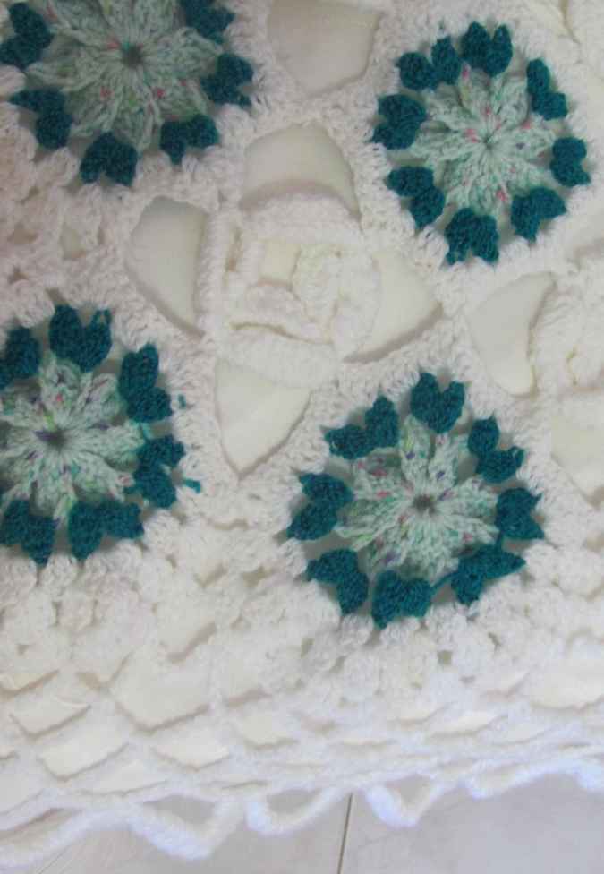 large image of art item: decor &ndash; crocheted baby blanket 