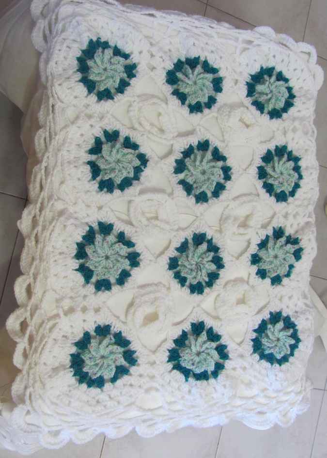 large image of art item: decor &ndash; crocheted baby blanket 