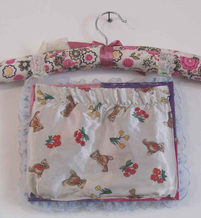 large image of art item: decor &ndash; hanger flowers and bears