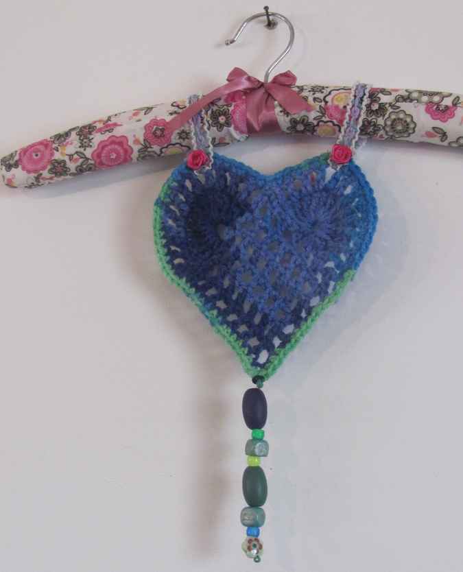 large image of art item: decor &ndash; hanger heart blue